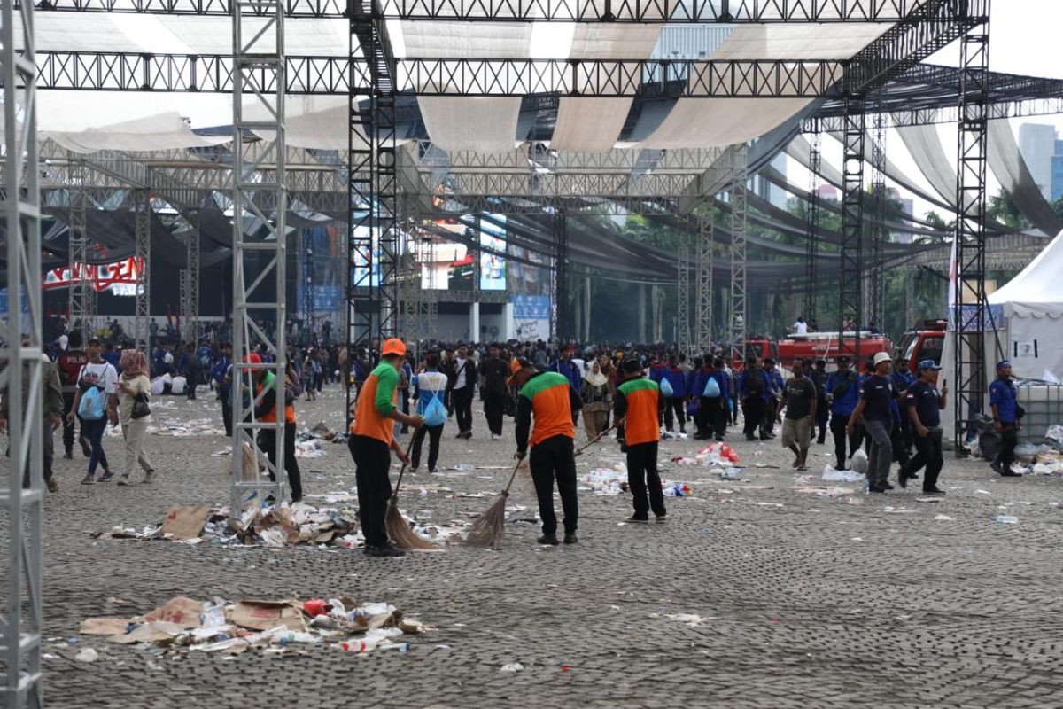 DKI Yesterday: Flooding to Holidays in the Thousand Islands