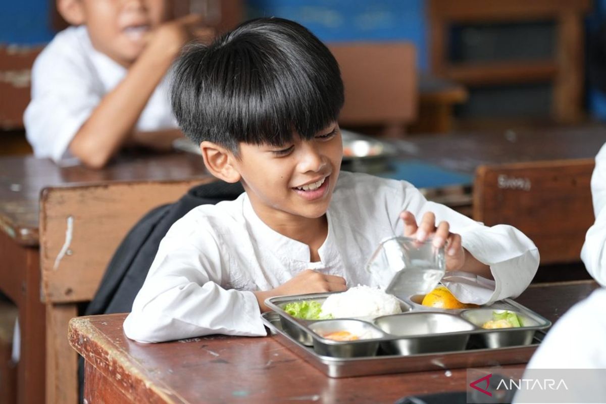 Pupil in Bogor admits feeling more enthusiastic about school thanks to MBG chicken katsu