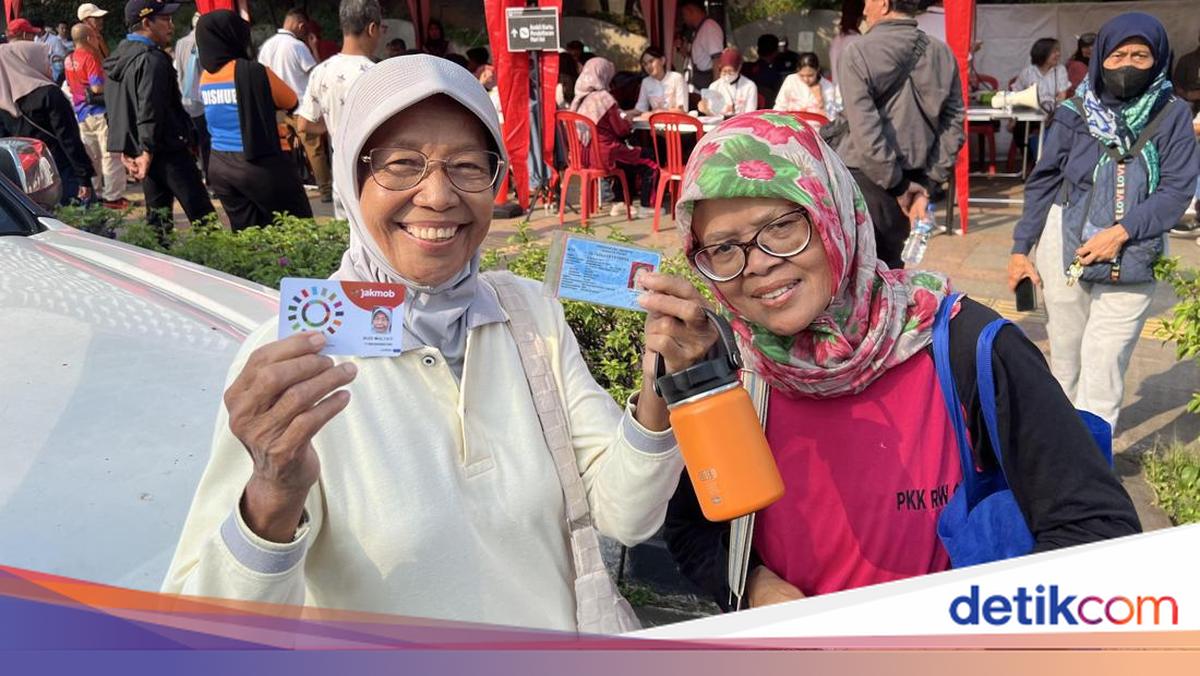 Elderly People's Stories of Registering for Free TransJakarta Cards: Back and Forth to the Hospital Without Draining Money
