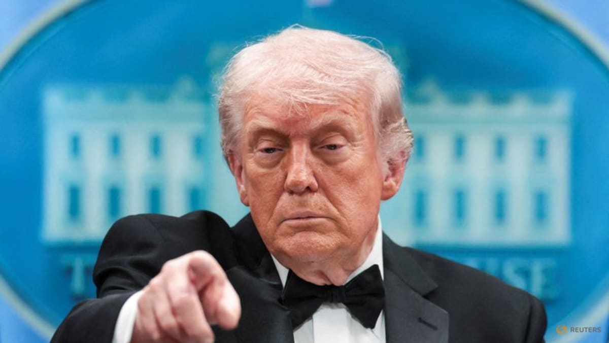 Trump insists China trip will go on as planned; analysts say leaders' summit crucial to manage risks