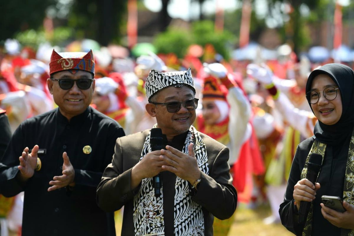 Minister thanks teachers on National Education Day