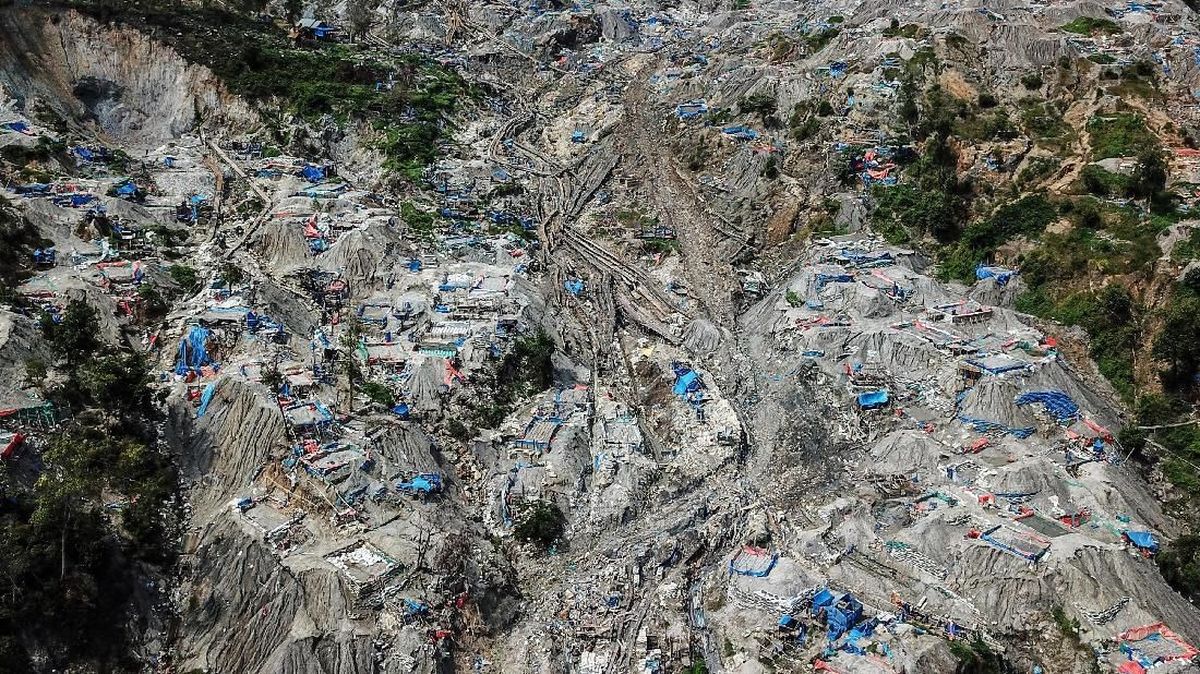 Illegal Mining and Prostitution on Buru Island: 16 Chinese Nationals Arrested