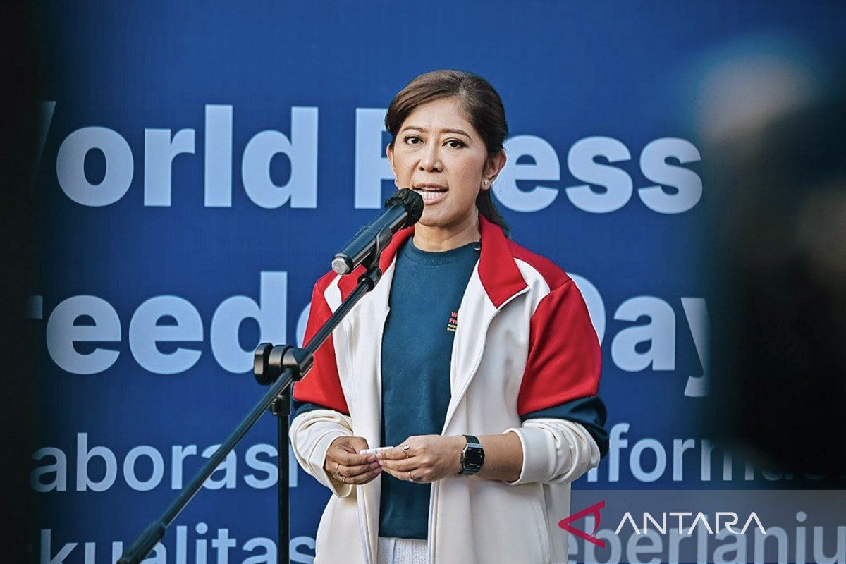 Communications Minister Emphasises Journalists' Role in Upholding Truth Amid Rapid Information Flow