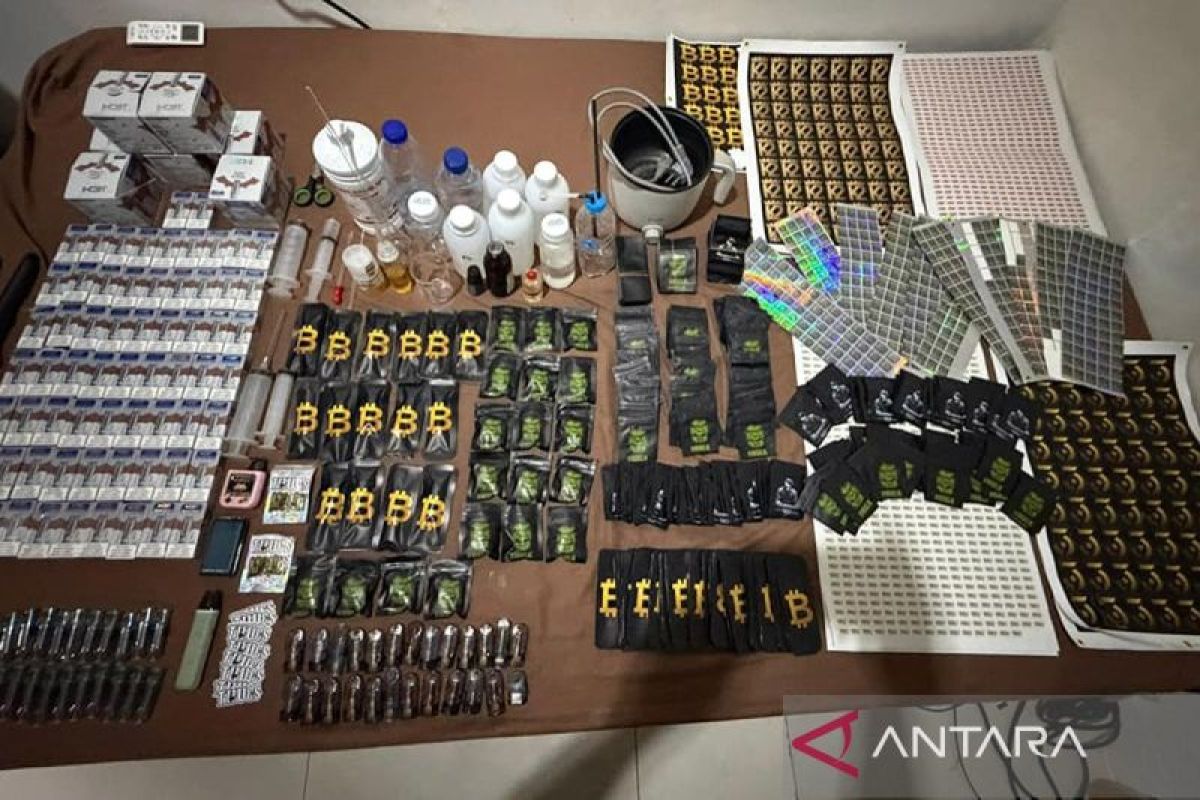 Police uncover clandestine lab producing drug-infused vape cartridges in West Jakarta