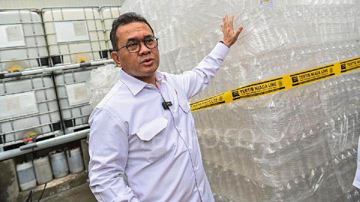Indonesia's Trade Minister Explains Plan to Raise Price of Subsidized Cooking Oil