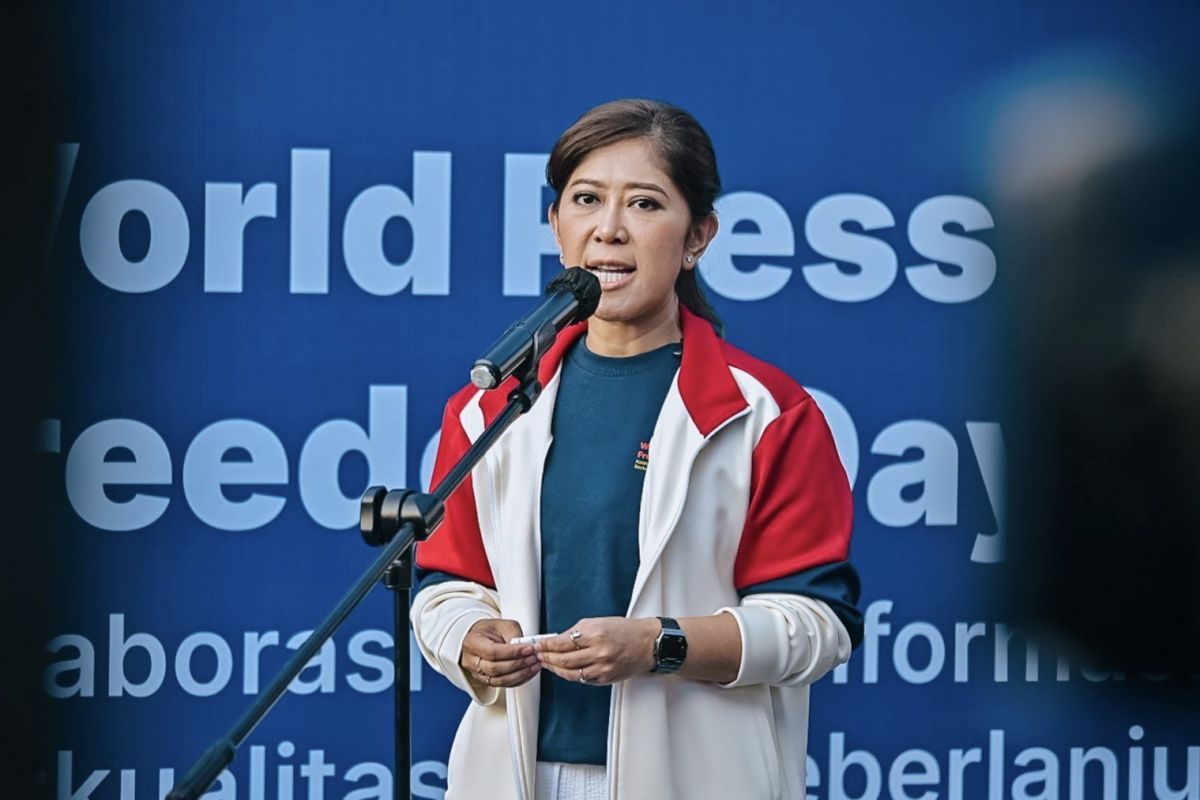 Journalists key to truth amid fast information flow: minister