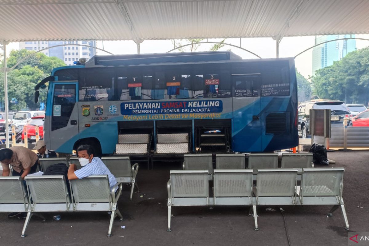 Monday: Mobile SIM Services Available at Five Locations in Jakarta