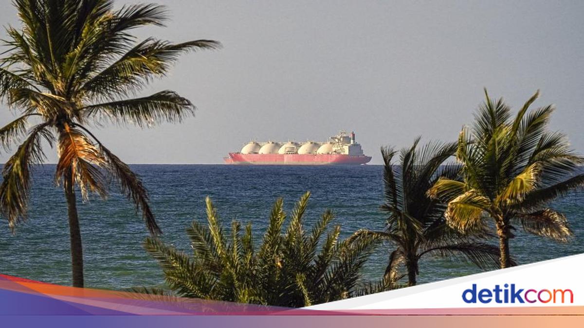 Hormuz Blockade: How Long Can Iran Hold Out?