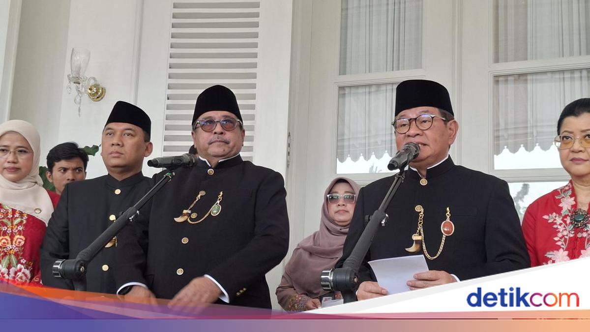 On National Education Day, Pramono Clears 2,026 Withheld Student Diplomas at School