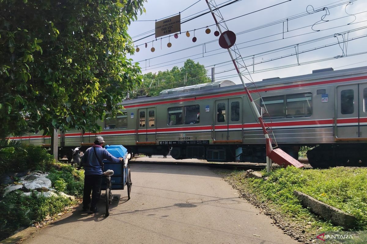 Underpass more realistic for reducing accident risks at level crossings