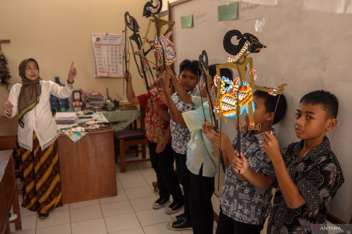 Recontextualising Hardiknas: Empowered Women, a Reading Nation