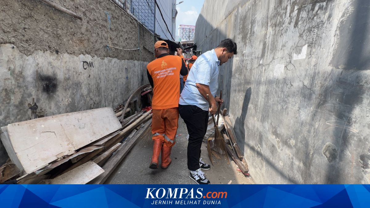 Pramono About to Pass By, PPSU Immediately Cleans the Road in Senen