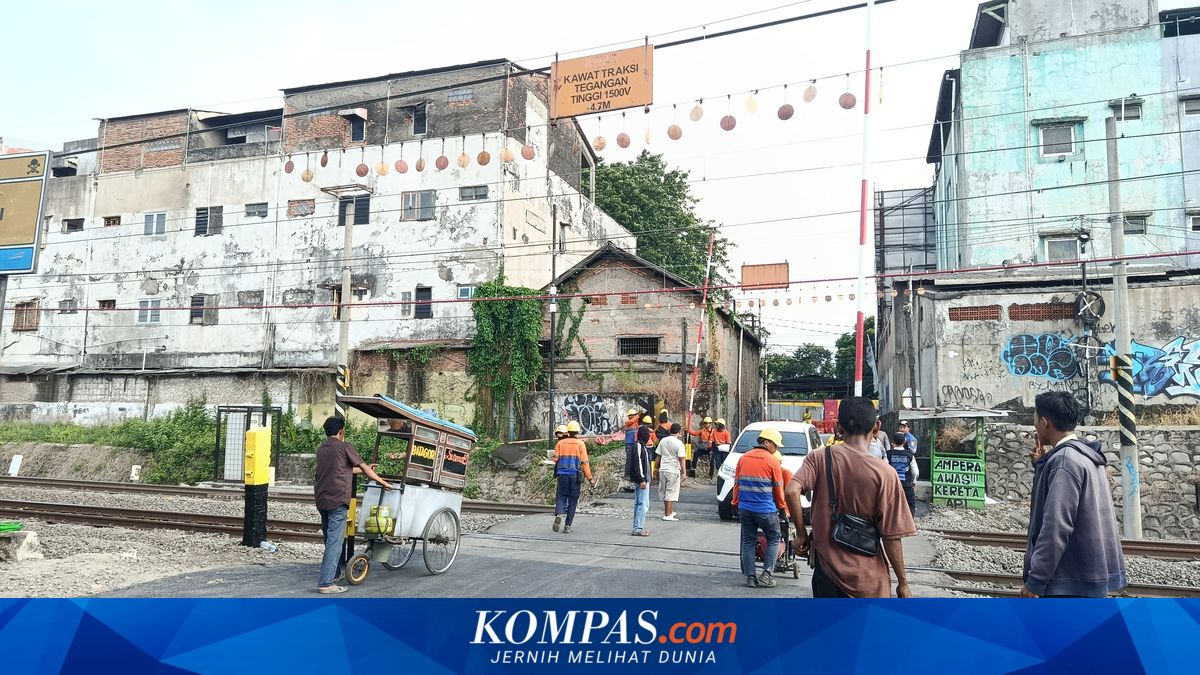 Bekasi Mayor Requests Official Guards for Ampera Level Crossing, Not 'Akamsi'