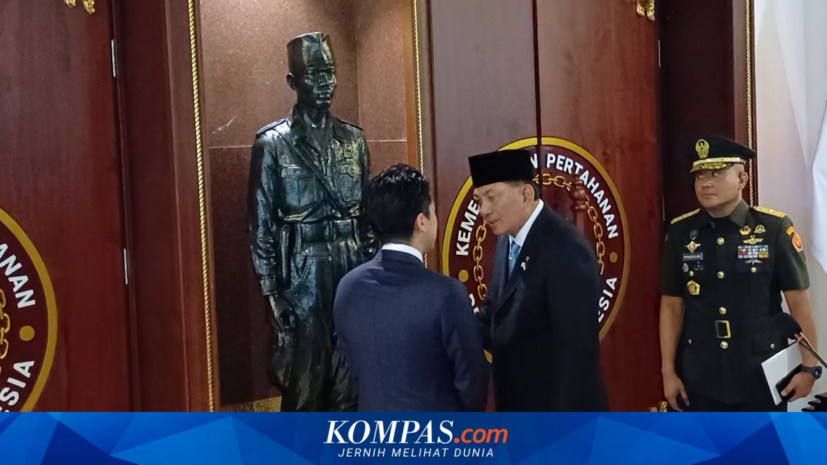 Ahead of Signing Cooperation Agreement, Sjafrie Explains Soedirman Statue to Shinjiro