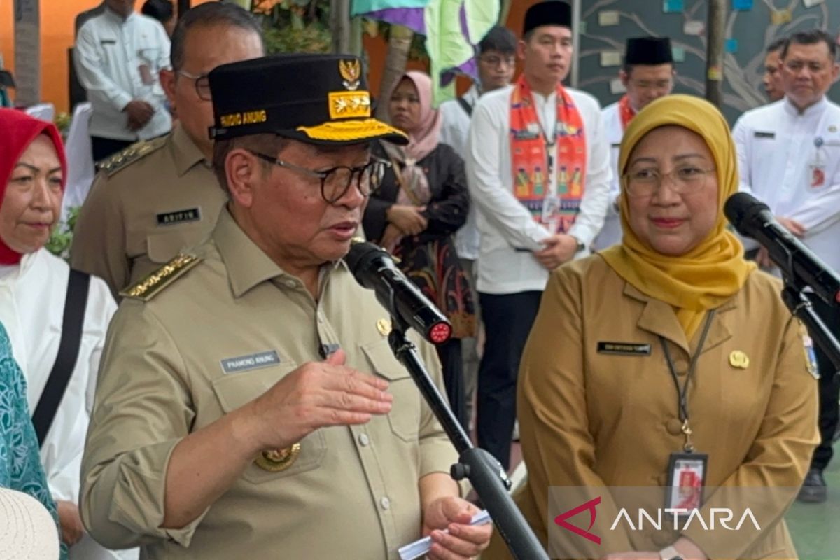 Pramono urges sub-districts to accommodate residents' complaints