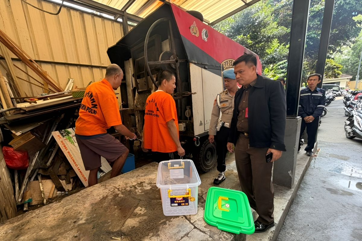 Polri destroys 41 etomidate cartridges seized from sailor in Riau