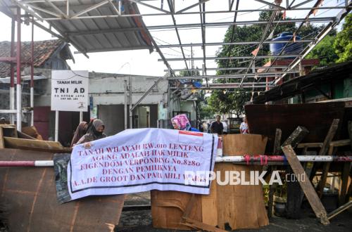 Lenteng Agung Residents Reject Land Eviction by Indonesian Army