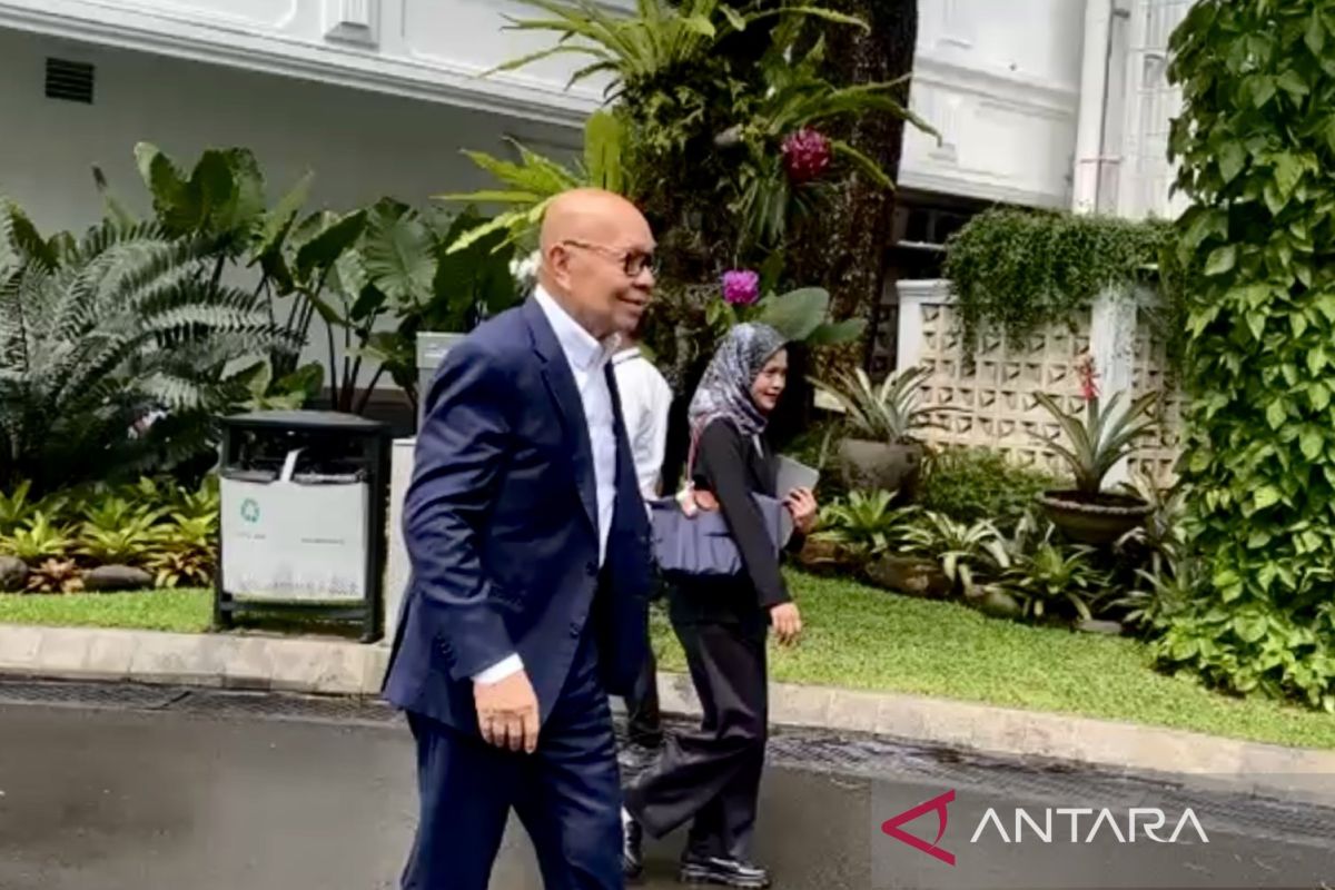 Prabowo Summons Garuda CEO and Minister of Higher Education, Science and Technology to the Palace on Monday Afternoon