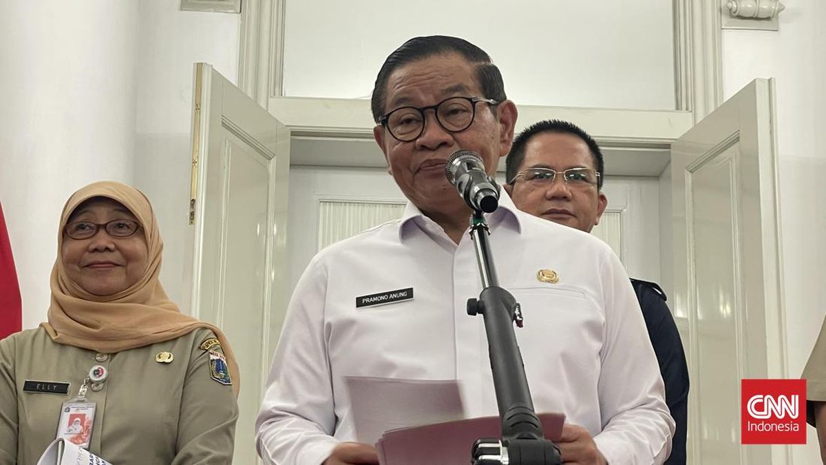 Pramono Signs Instruction for Household Waste Sorting in Jakarta
