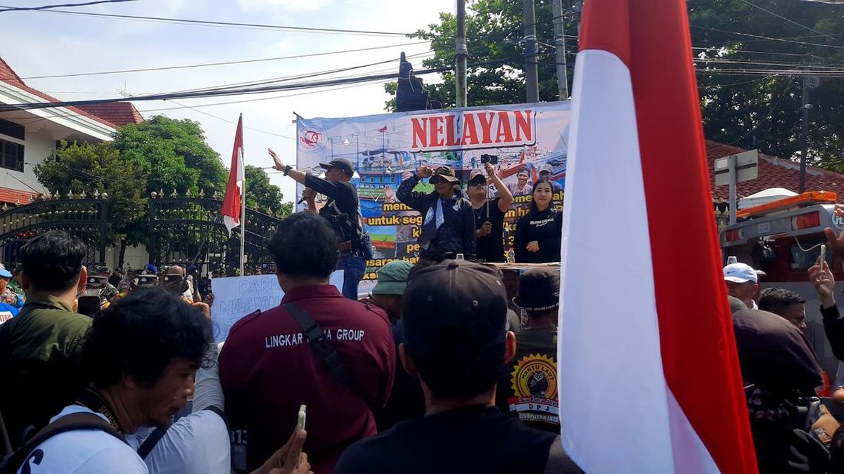 Pati Fishermen's Protest Over Fuel Prices, Regent and DPRD Meet Demonstrators