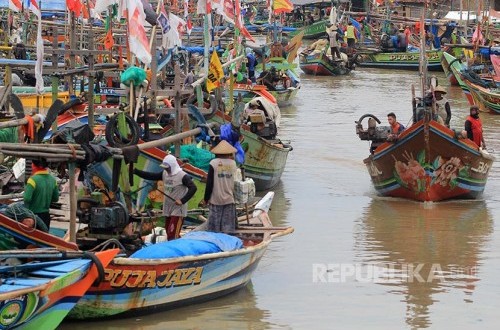 Non-Subsidised Fuel Price Surge Leaves Thousands of Indramayu Fishermen Ashore