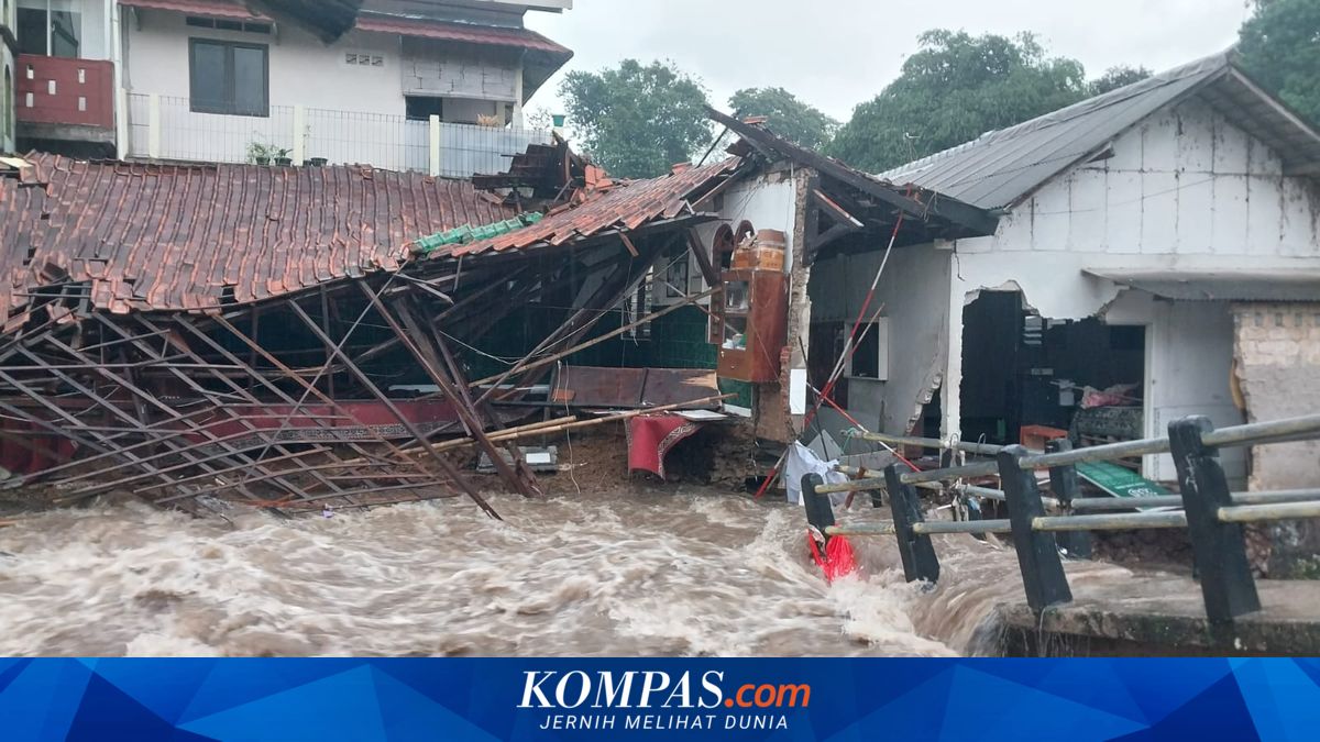 Initially Watching Damaged Building, Bogor Residents Shocked as Bridge Collapses