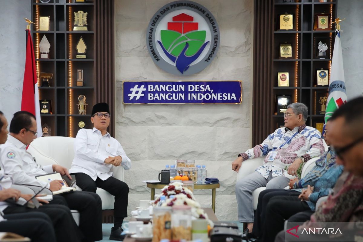 Minister of Villages collaborates with Peradiprof to strengthen village heads' legal understanding