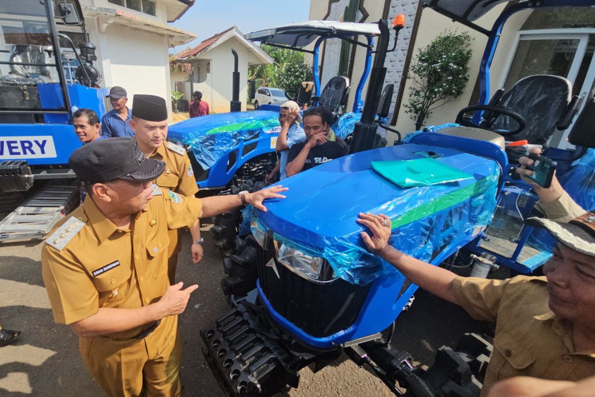 Majalengka Regency Distributes 69 Agricultural Machines to Aid Second Planting Acceleration