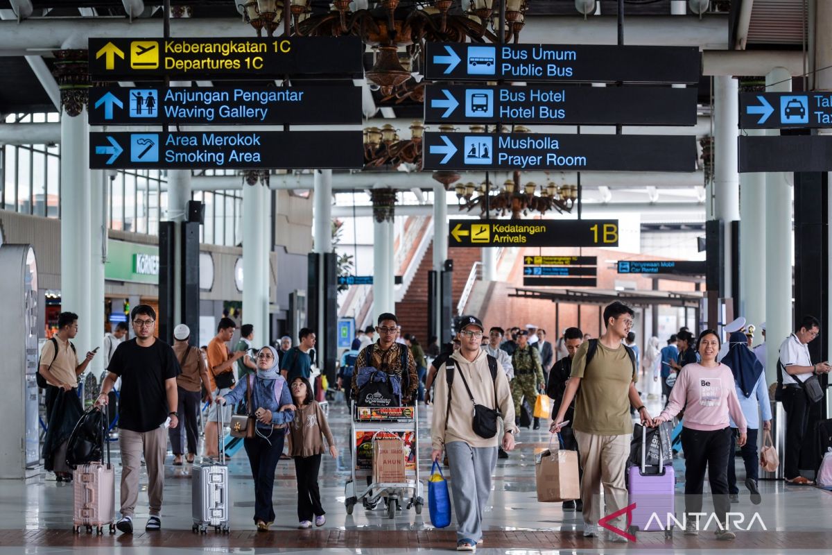 Indonesia reports surge in tourist arrivals and domestic travel in March