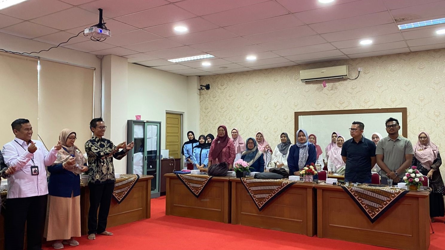Indonesia Stock Exchange Investment Gallery at Bung Hatta University's Faculty of Economics and Business Hosts Public Lecture