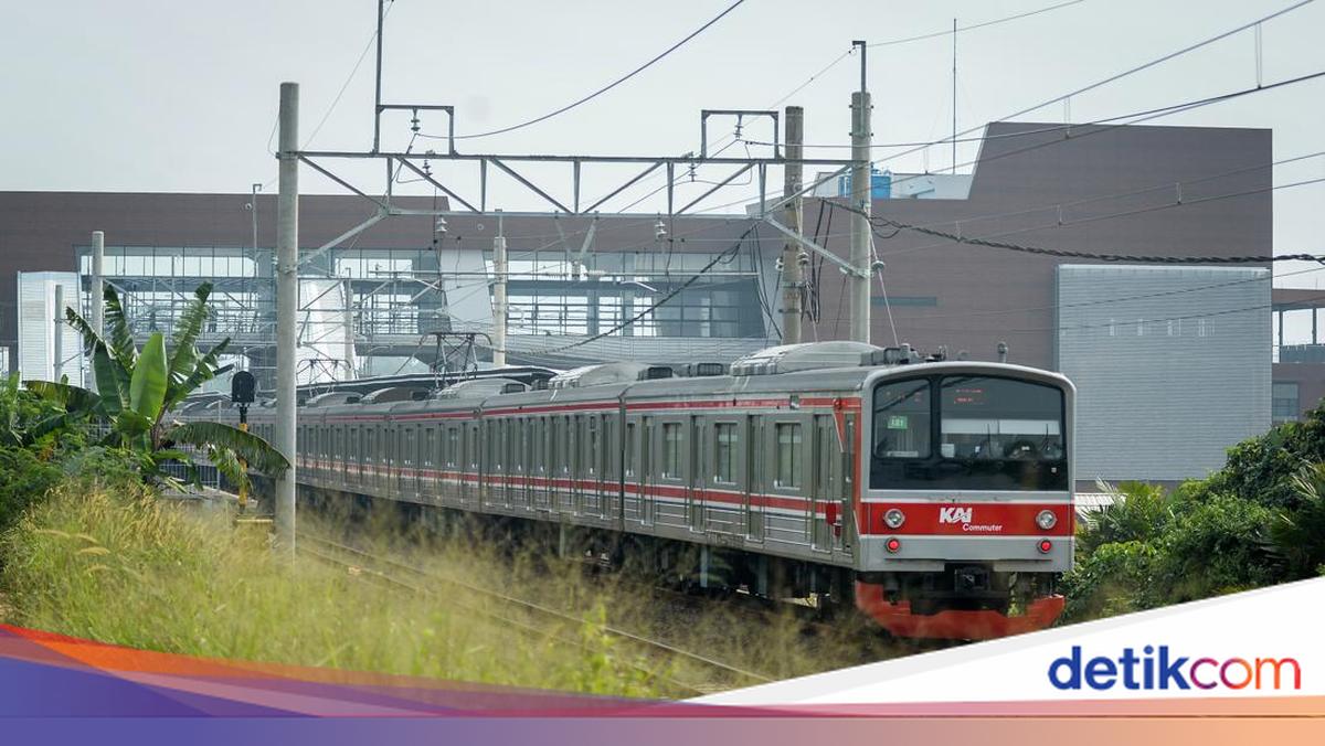 Cause of KRL Green Line Disruption: Lightning Strike