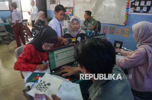 Easier Document Processing: Population Services Now Available at Schools