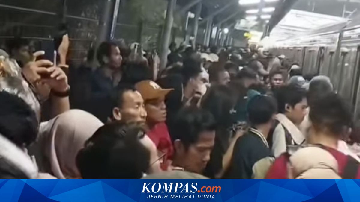 KRL Green Line Comes to a Sudden Halt, Passengers Trapped for One Hour Without AC, Baby's Cries Echo