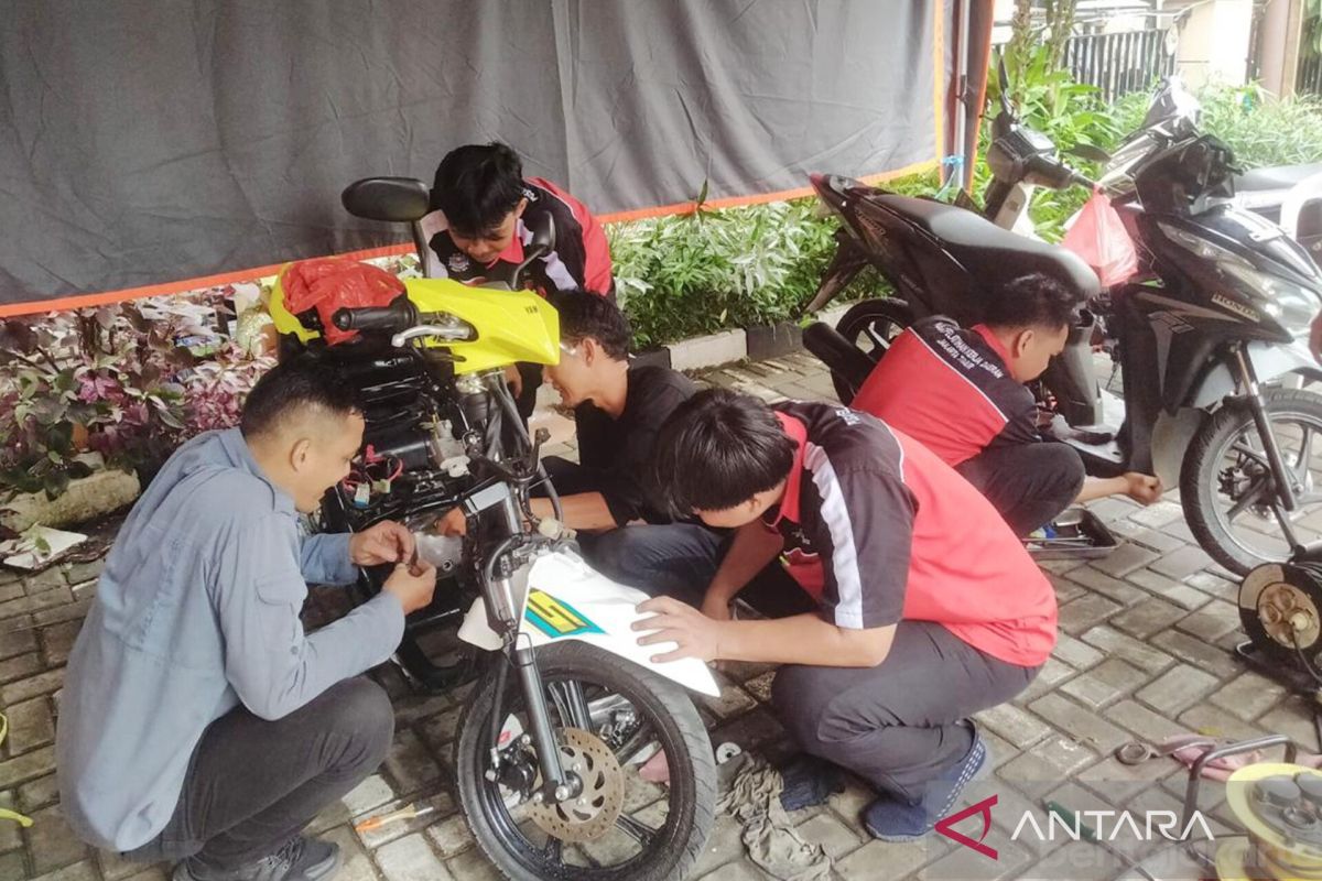 East Jakarta Vocational Training Centre Equips Jatinegara Residents with Automotive and Garment Training
