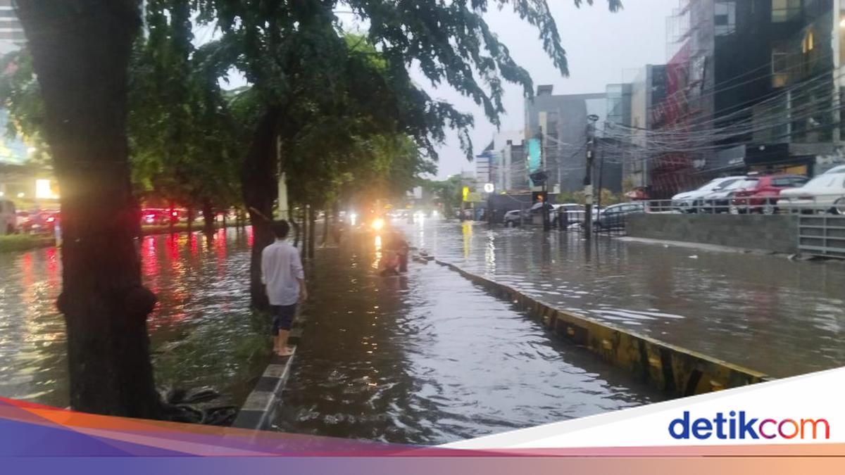 List of Transjakarta Routes Diverted Due to Flooding at Several Points