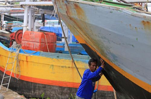 Non-Subsidised Diesel Prices Surge, Leaving Thousands of Fishermen in Indramayu Unemployed