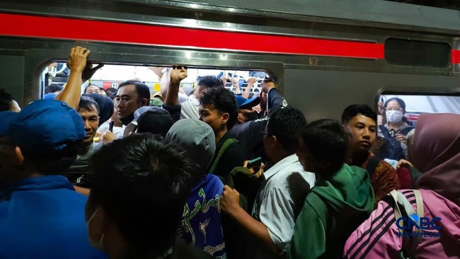 PLN Updates Power Disruption on KRL Green Line, Trips Cancelled