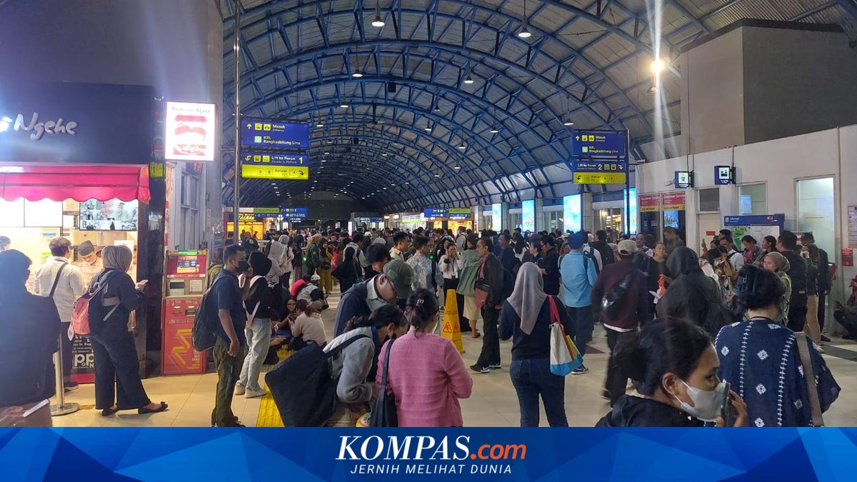 Palmerah Station Paralysed! KRL Passengers Overflow, Wandering for an Hour