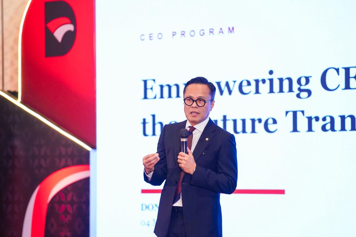 Head of SOE Regulatory Agency Emphasises CEO's Role in Determining Direction of SOE Transformation