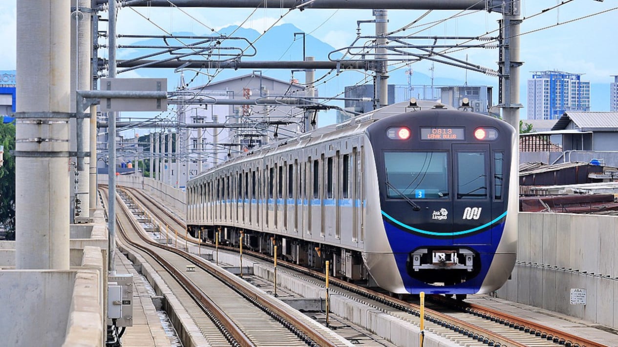 Positive Trend in Jakarta Transportation: MRT and LRT Record Surge in Passengers