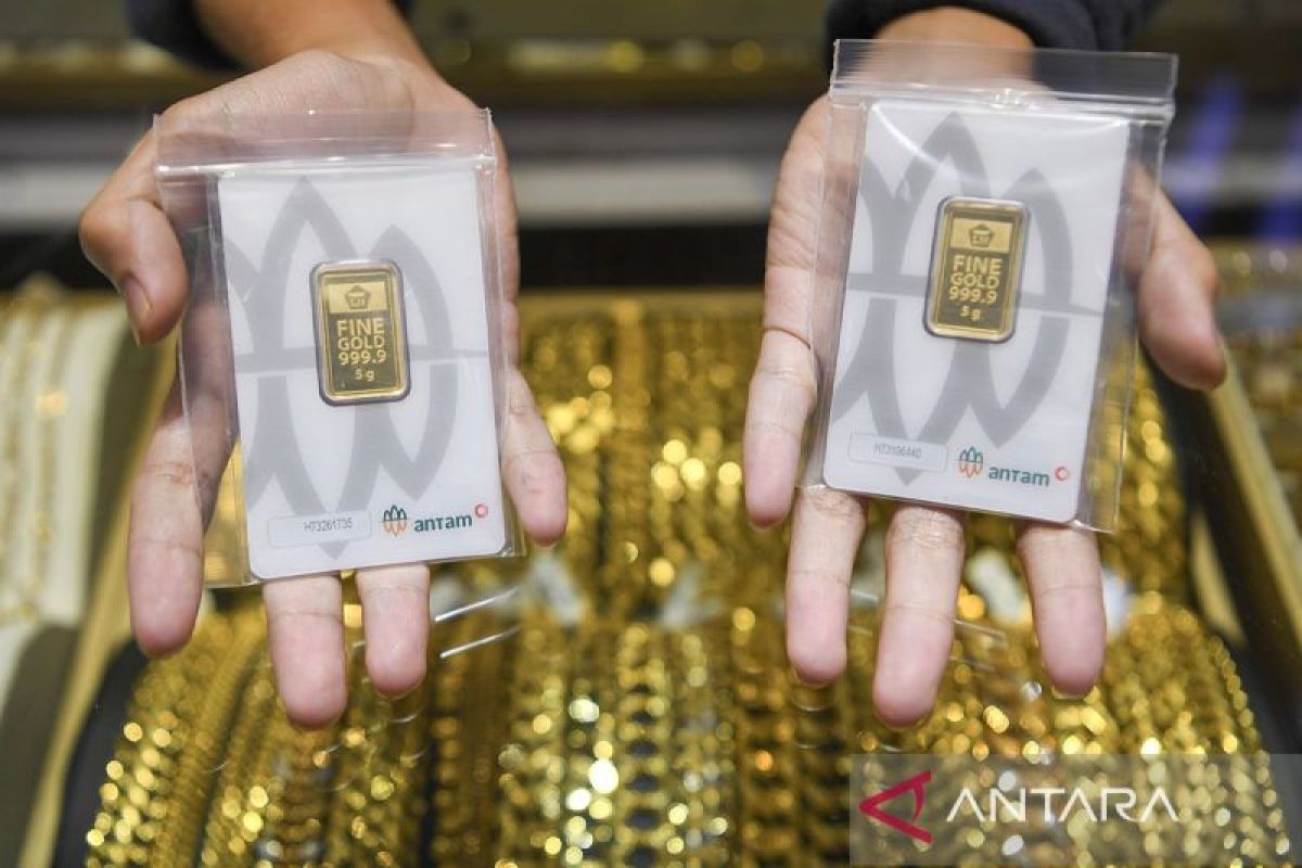 Prices of three gold brands at Pegadaian drop simultaneously on Tuesday morning