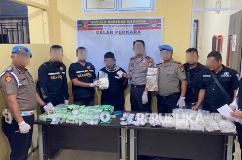 Customs and Police Thwart Smuggling of 27 Kilos of Meth from Malaysia-Meranti Network