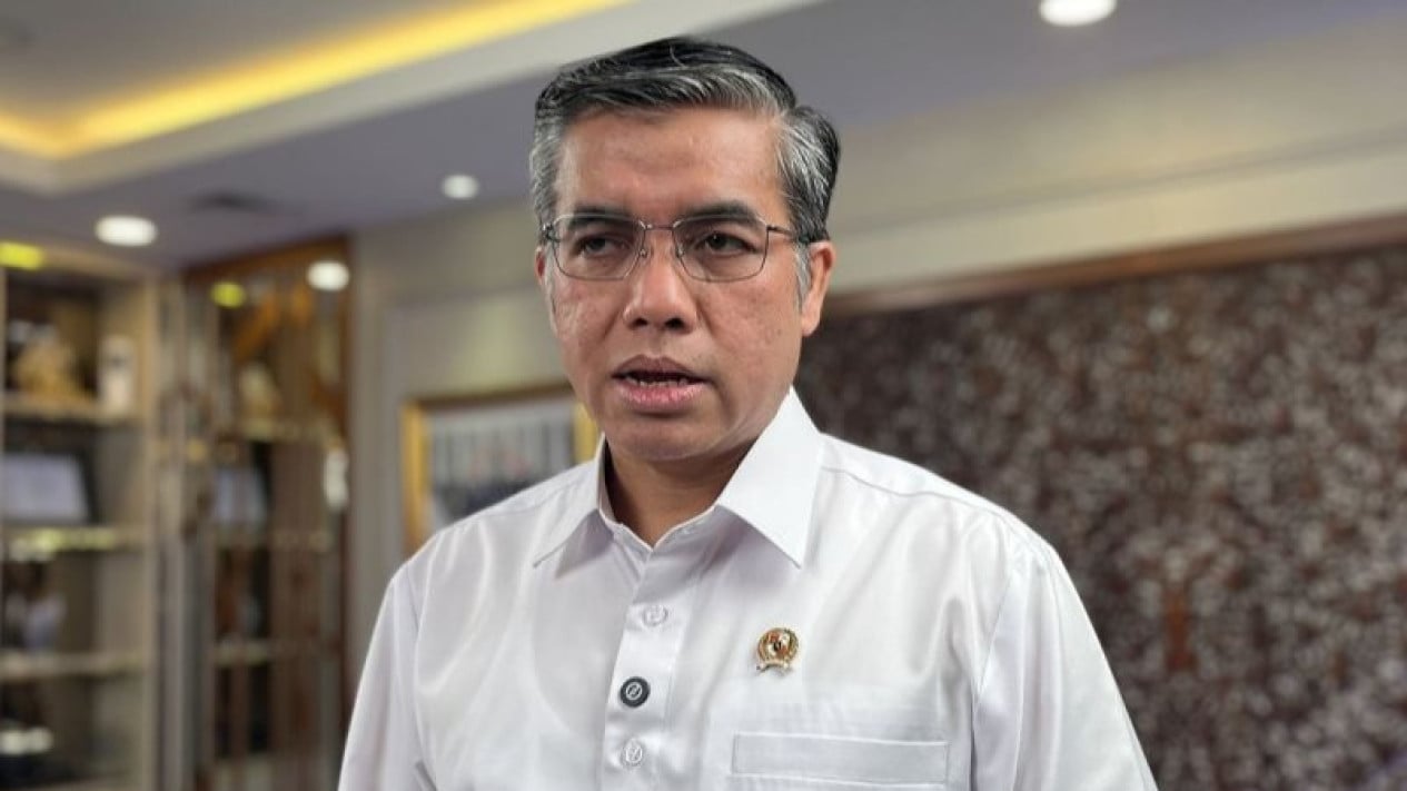 Labour Minister Yassierli Oversees Disbursement of Social Security Benefits for Victims of Bekasi Train Accident, Heirs to Receive This Amount
