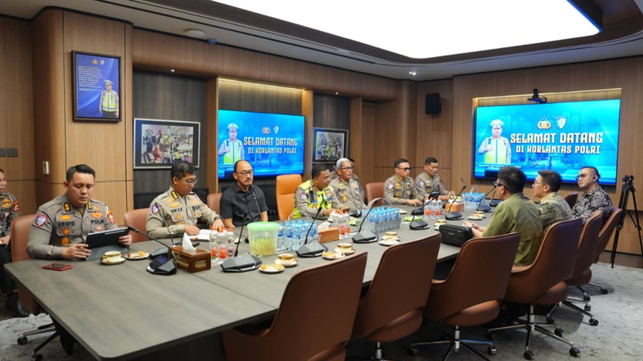 Korlantas Offers Safety Driving Training to Green SM Taxi Drivers During Management Meeting