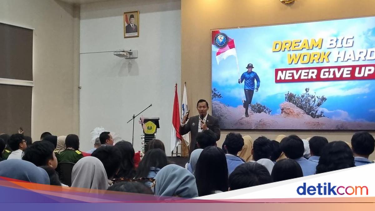 AHY Urges Youth to Become Politically Literate to Prevent Incompetent Individuals from Dominating