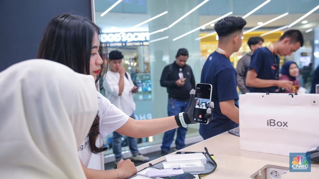 World Hit by Crisis, Surprisingly iPhone 17 Sells Strongly