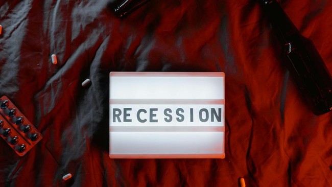 Experts Warn Financial Markets are Misguided, Major Recession Looming Soon