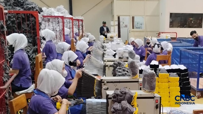 Industry Minister Admits Indonesia's Manufacturing Sector is Under Pressure, But Only Temporarily
