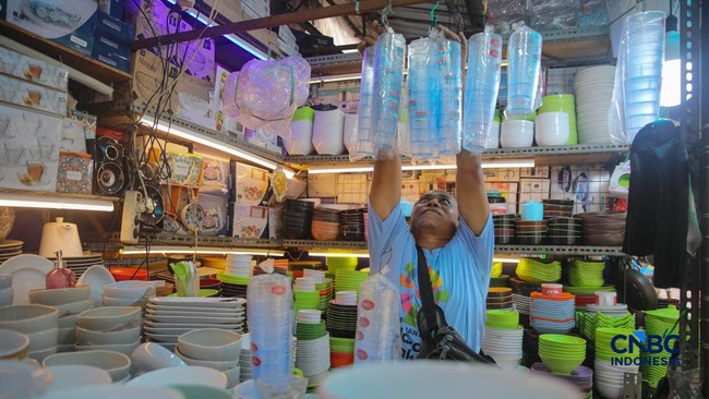 Oh No! Prices of Plates to Mop Cloths Suddenly Rise, What's Going On?