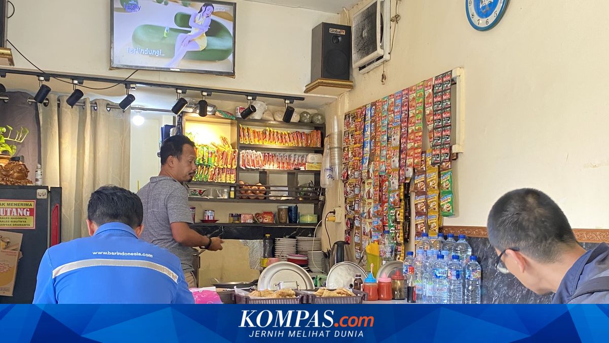 Modern Cafes Mushrooming, Warkop Unshaken: Economist Cites Market Dualism